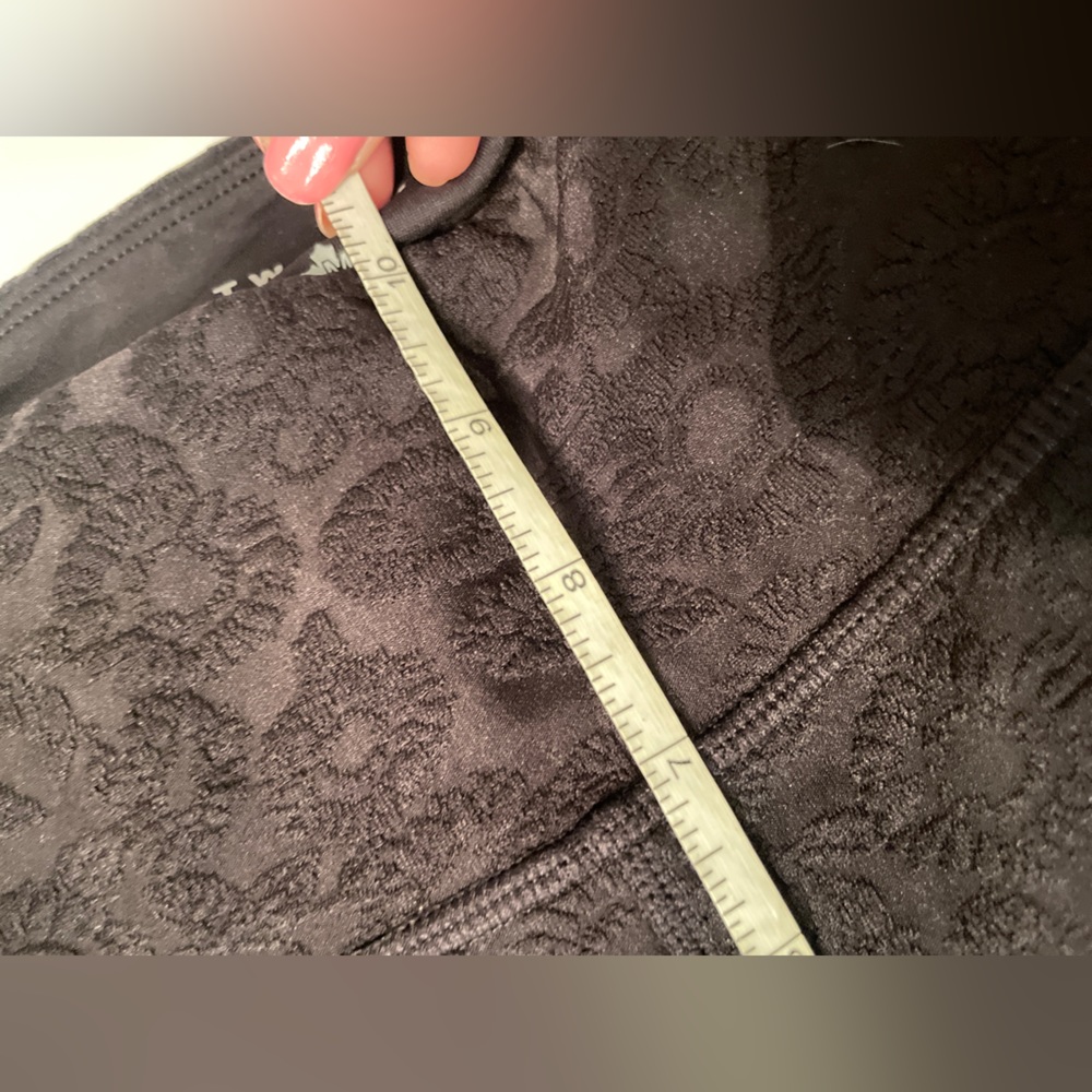 Twenty Montreal Black 3D Swirl Brocade 7/8 Activewear Leggings NWT Size Medium - Picture 6 of 14